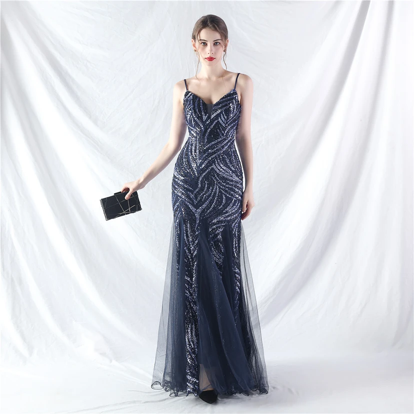 Paillettenbesetztes Abendkleid aus Netzstoff und Trägern view 4