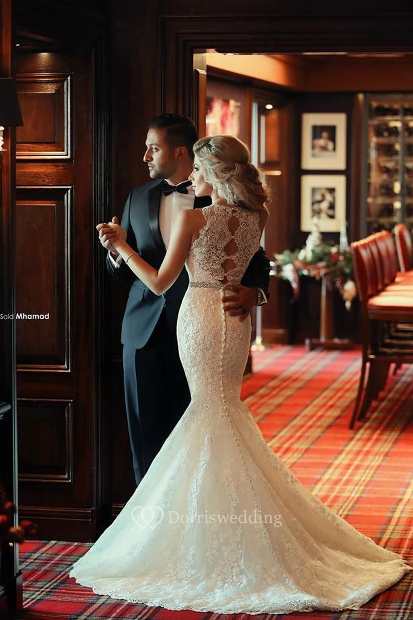 Wunderschöne Meerjungfrauen-Hochzeitskleider aus Spitze, Perlenstickerei, Schleppe und Knöpfen view 4