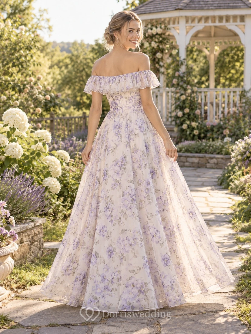 Vestido largo de dama de honor con volantes, escote Bardot y corte en A, estampado floral lavanda campestre view 2