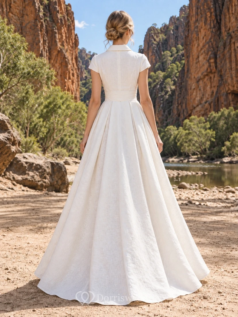 Schlichtes Brautkleid aus Satin mit V-Ausschnitt, Kragen, kurzen Ärmeln und A-Linien-Schnitt view 2