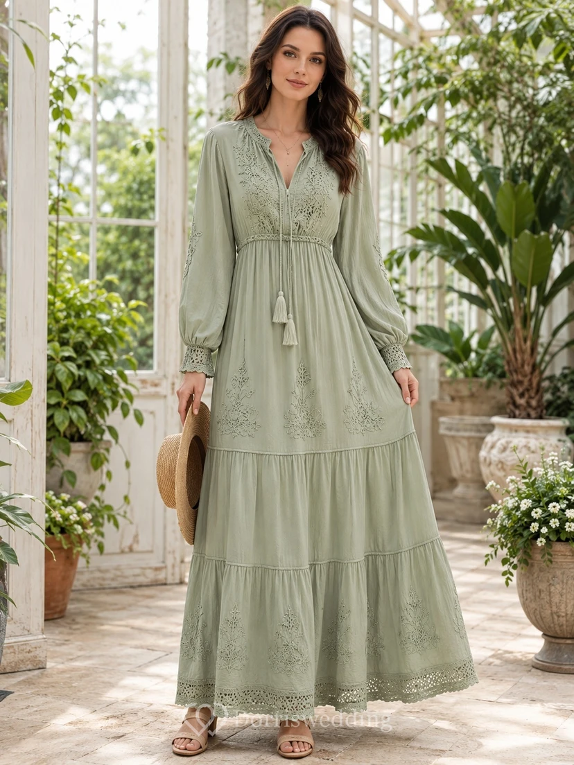 Vestido largo de jardín escalonado con cuello en V y mangas largas de encaje estilo bohemio en color verde salvia