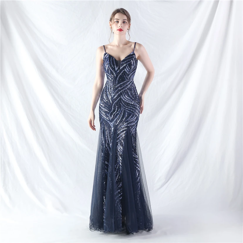 Paillettenbesetztes Abendkleid aus Netzstoff und Trägern view 2