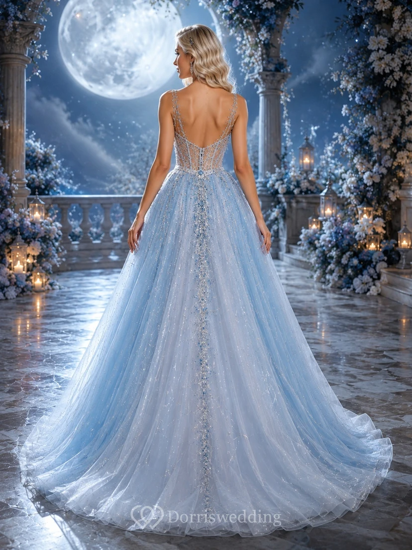 Vestido de gala largo de fantasía con tirantes finos de tul y cuentas en color azul hielo view 2