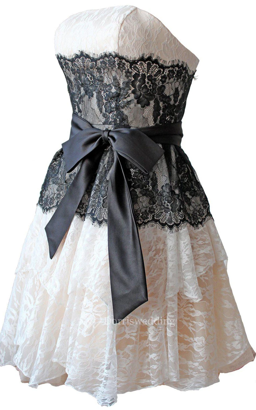Robe mini bustier trapèze en dentelle avec nœud papillon view 2
