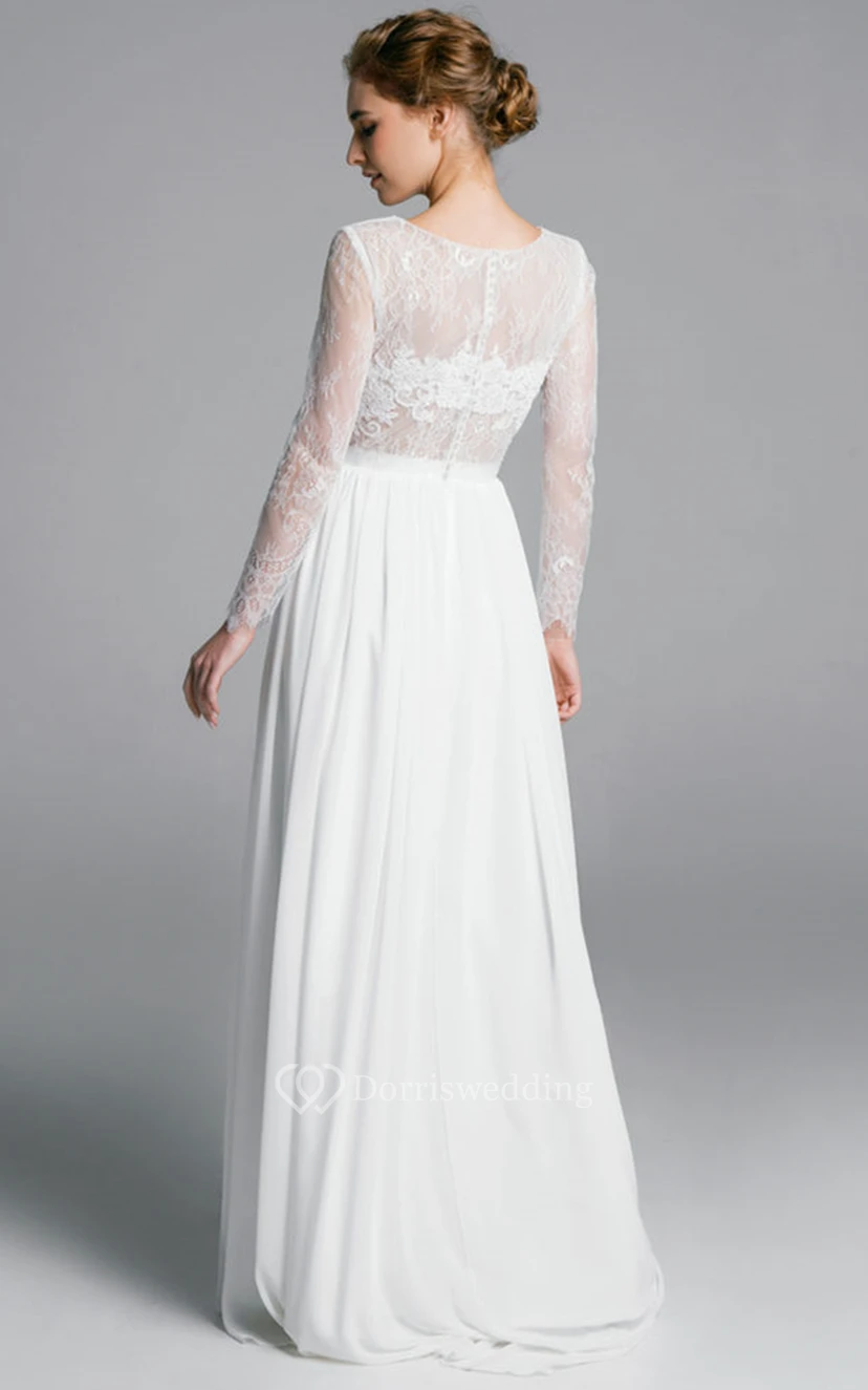 Robe de mariée bohème trapèze en mousseline et dentelle, coupe bateau, avec fronces. view 2