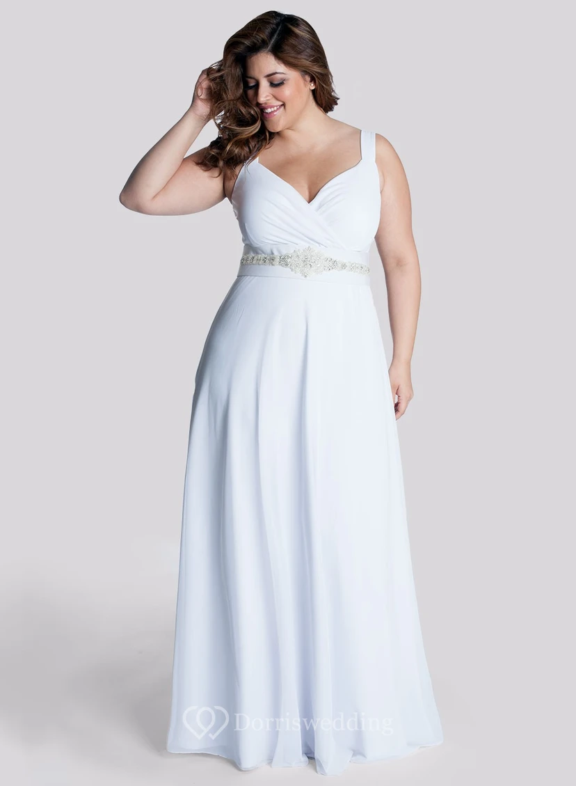 Vestido de gasa fruncido de corte A con joyas en la cintura.
