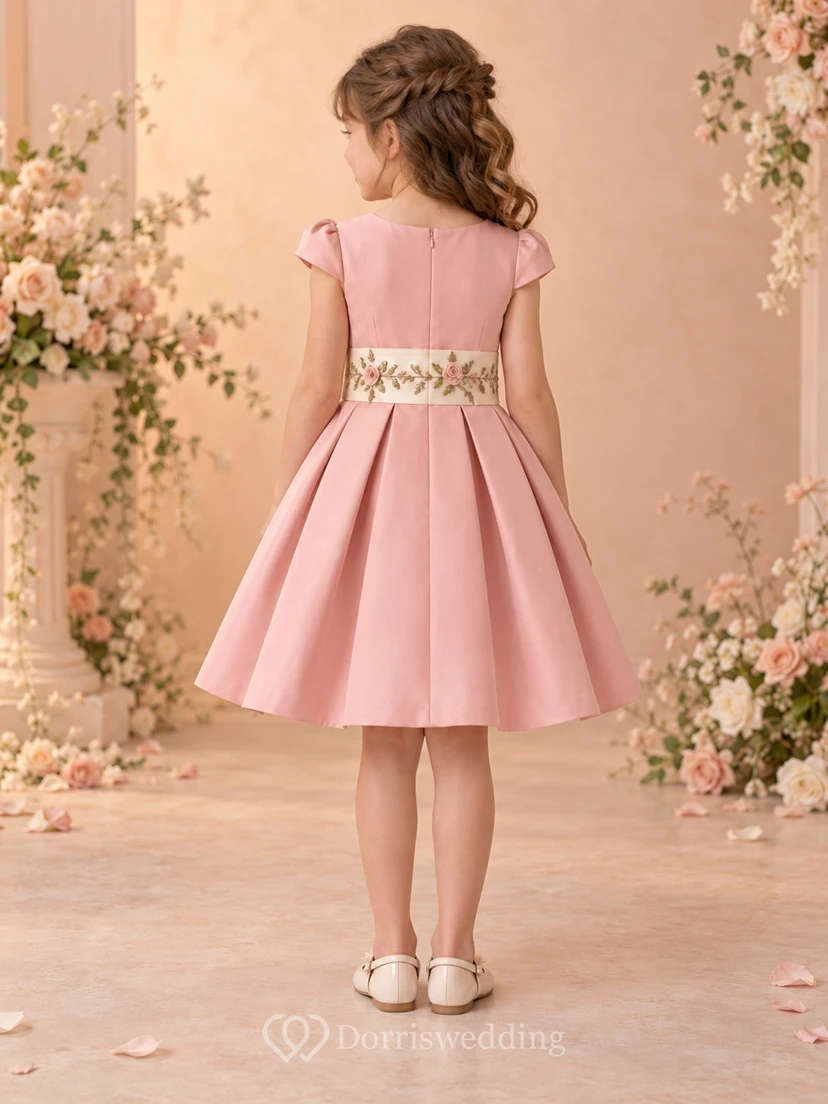 Rosafarbenes Blumenmädchenkleid mit Schärpe, kurzen Ärmeln und Falten am Knie, kurzen Ärmeln und Schärpen view 2