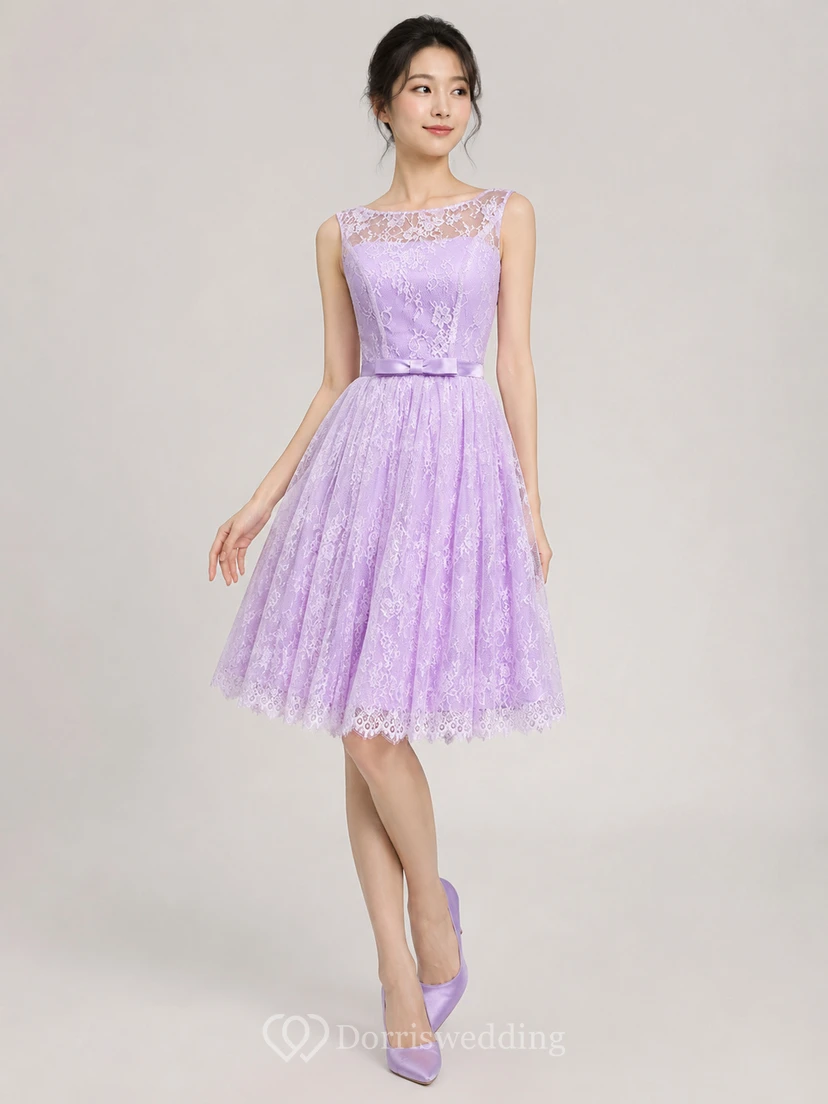 Robe trapèze arrivant au genou, manches courtes, ceinture en dentelle, plis et laçage view 6