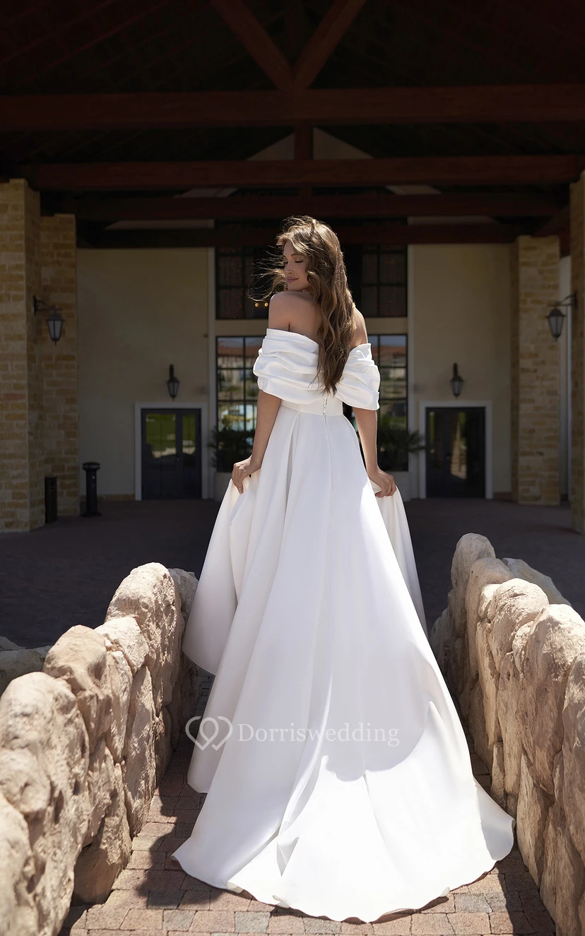 Robe de mariée longue en satin, coupe trapèze, col en V, manches chauve-souris sexy, fronces et fente sur le devant view 4