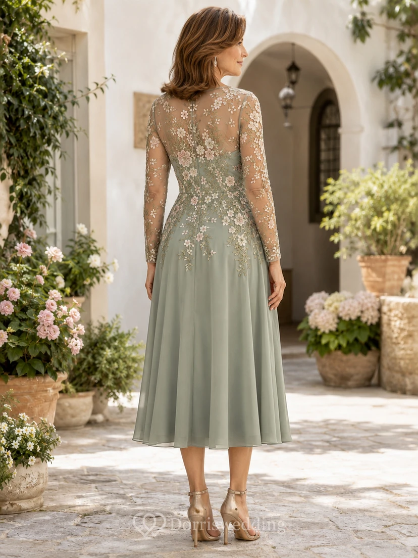 Romantisches, teelanges A-Linien-Tüllkleid in Salbeigrün mit Rundhalsausschnitt, farbiger Blumenstickerei und langen Illusionsärmeln für die Mutter der Braut view 2