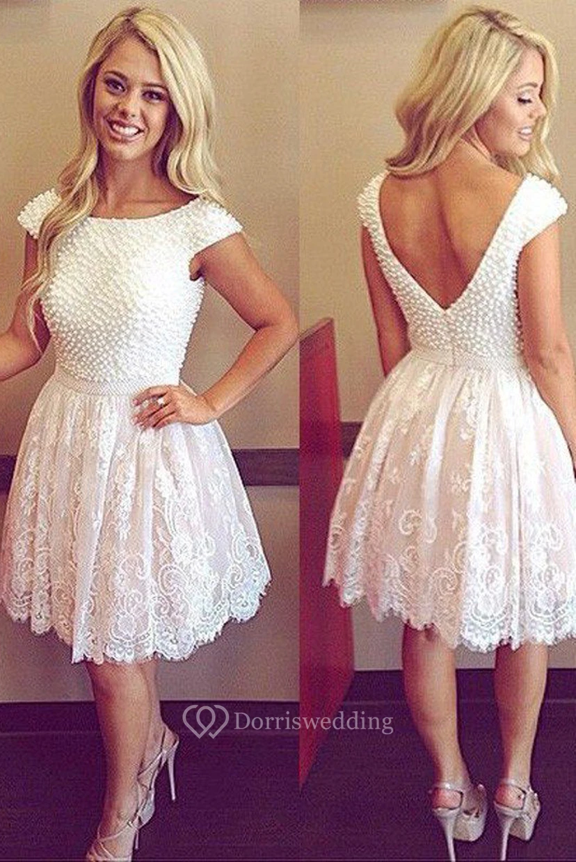 Robe de bal courte trapèze à manches courtes en dentelle et fermeture éclair bateau, dos nu en V