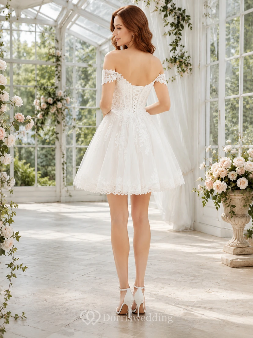 Vestido de novia romántico corto con escote corazón, encaje y tul, ideal para una escapada romántica al jardín. view 2