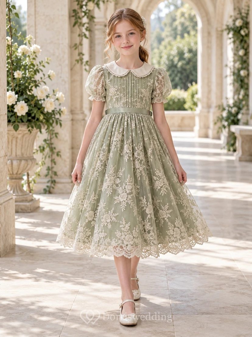 Vestido de niña de flores vintage de corte A con encaje, cuello Peter Pan, cuello floral verde salvia y largo hasta la rodilla.