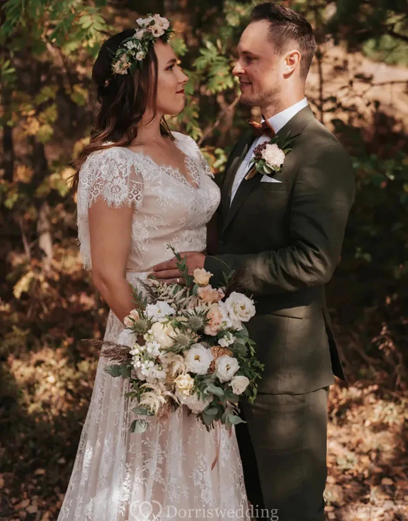 Robe de mariée contemporaine de coupe trapèze avec fente jusqu'à la cuisse view 6