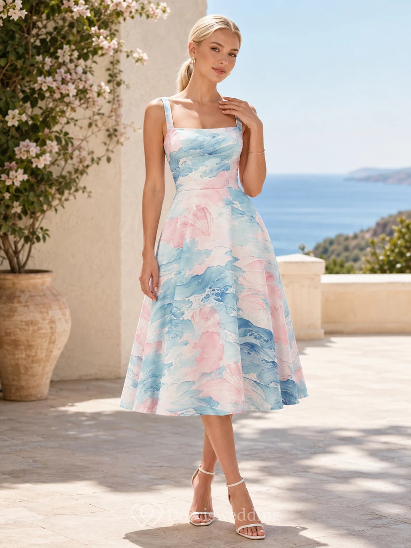 Vestido midi de invitada con escote cuadrado y corte en A, estampado de acuarela de océano en tonos pastel.