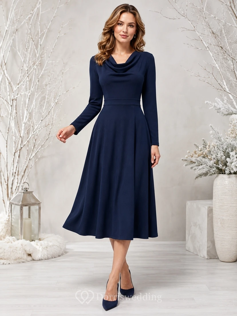 Robe d'hiver simple, coupe trapèze, manches longues et décolleté rond, en jersey bleu marine, longueur midi.