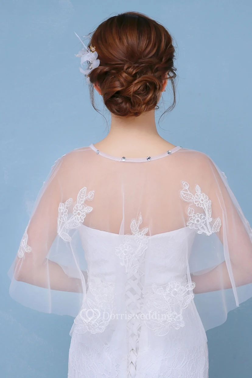 Neues Set aus weißem Schal und Diamant-Cape mit Rundhalsausschnitt view 4
