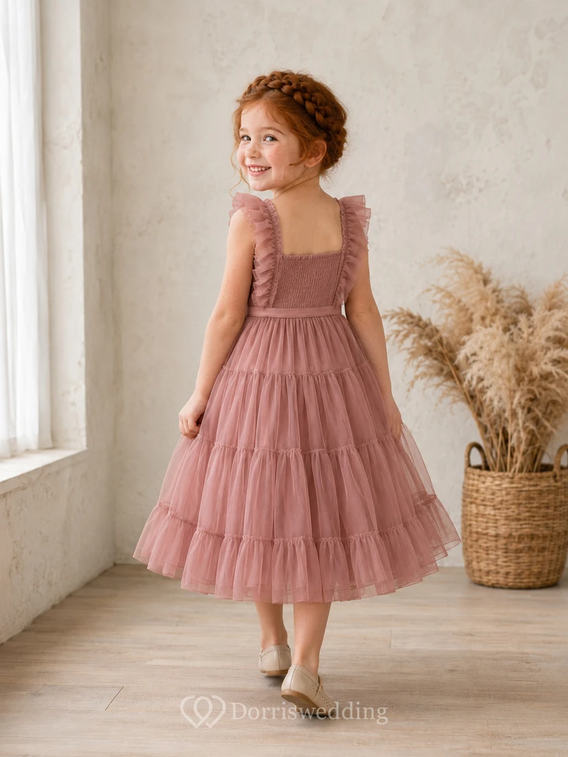 Vestido de niña de las flores, color rosa empolvado, tul, corte en A, escote cuadrado, largo midi, detalle de volantes, falda escalonada. view 2