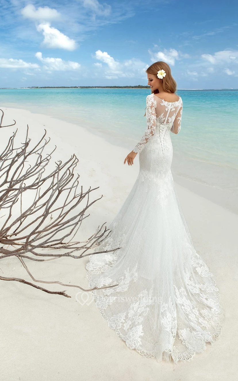 Robe de mariée sirène maxi à col rond et manches t-shirt, lacée, en dentelle avec perles et appliques view 3