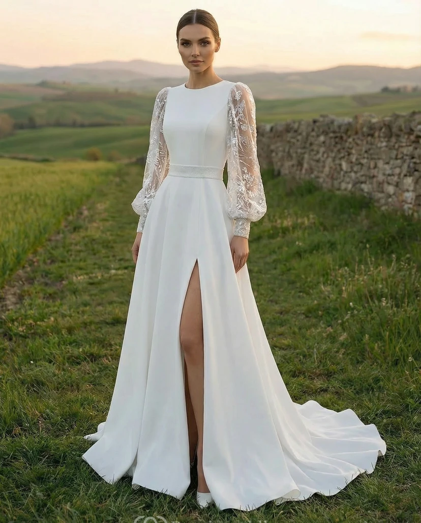 Robe de mariée trapèze à manches longues avec manches en dentelle illusion et fente