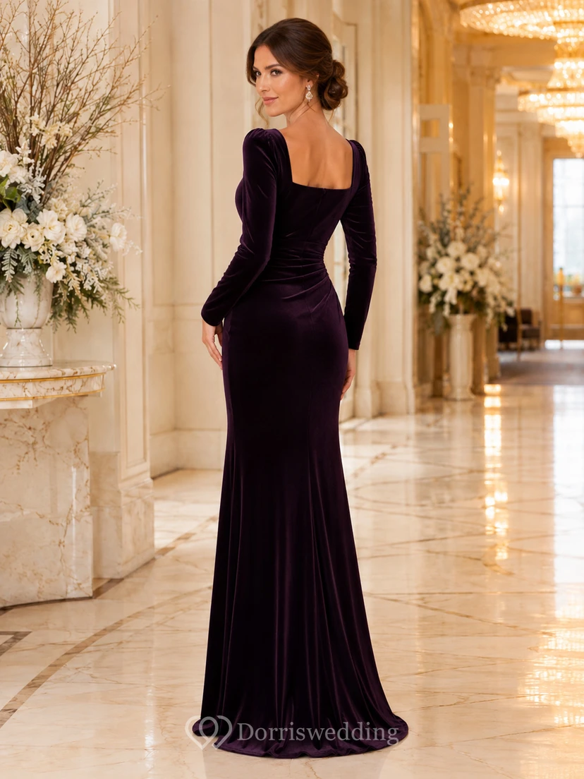Pflaumenfarbenes, langärmeliges Samtkleid im Meerjungfrauenstil mit eckigem Ausschnitt, langen Ärmeln und bodenlangen Füßen view 2