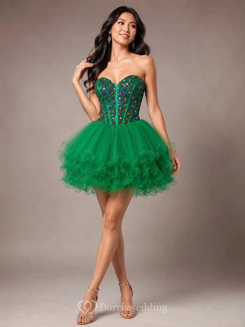 Vestidos de cóctel cortos y sexys con escote corazón, de organza y con pedrería, ideales para fiestas de bienvenida. view 6