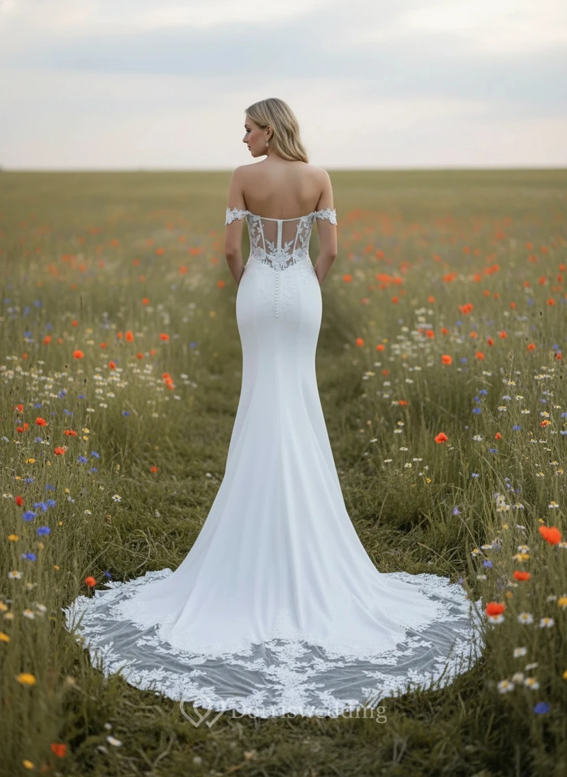 Robe de mariée fourreau bohème à épaules dénudées et traîne courte view 2