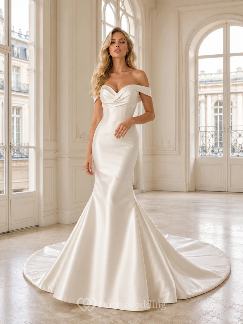Robe de mariée sirène en satin opulent, épaules dénudées, manches courtes, traîne chapelle, froncée, style domaine.