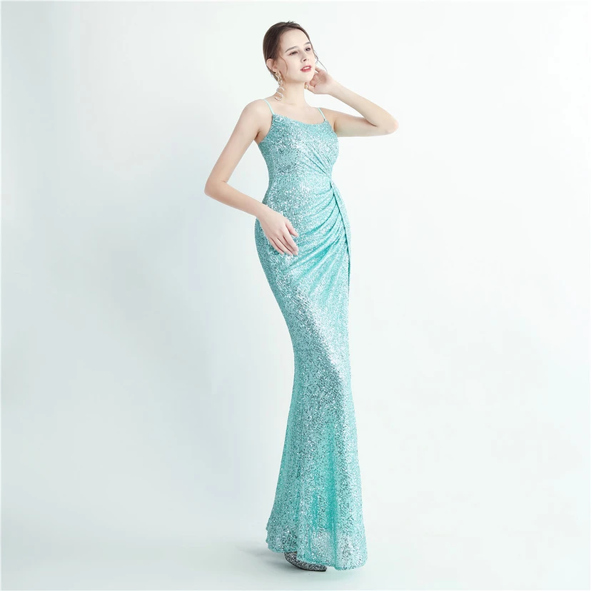 Robe de soirée longue à sequins haute densité, plissée, fendue sur le côté et à bretelles view 50