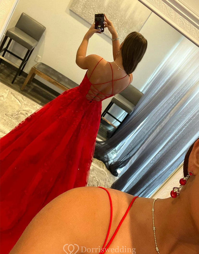 Ballkleid mit roter Spitzenapplikation view 2