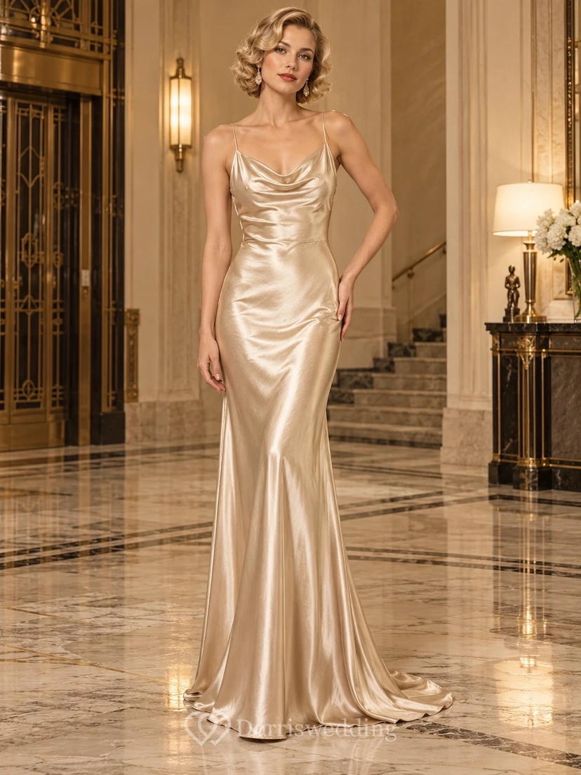 Robe de soirée en satin champagne à fines bretelles et col bénitier, années 1930
