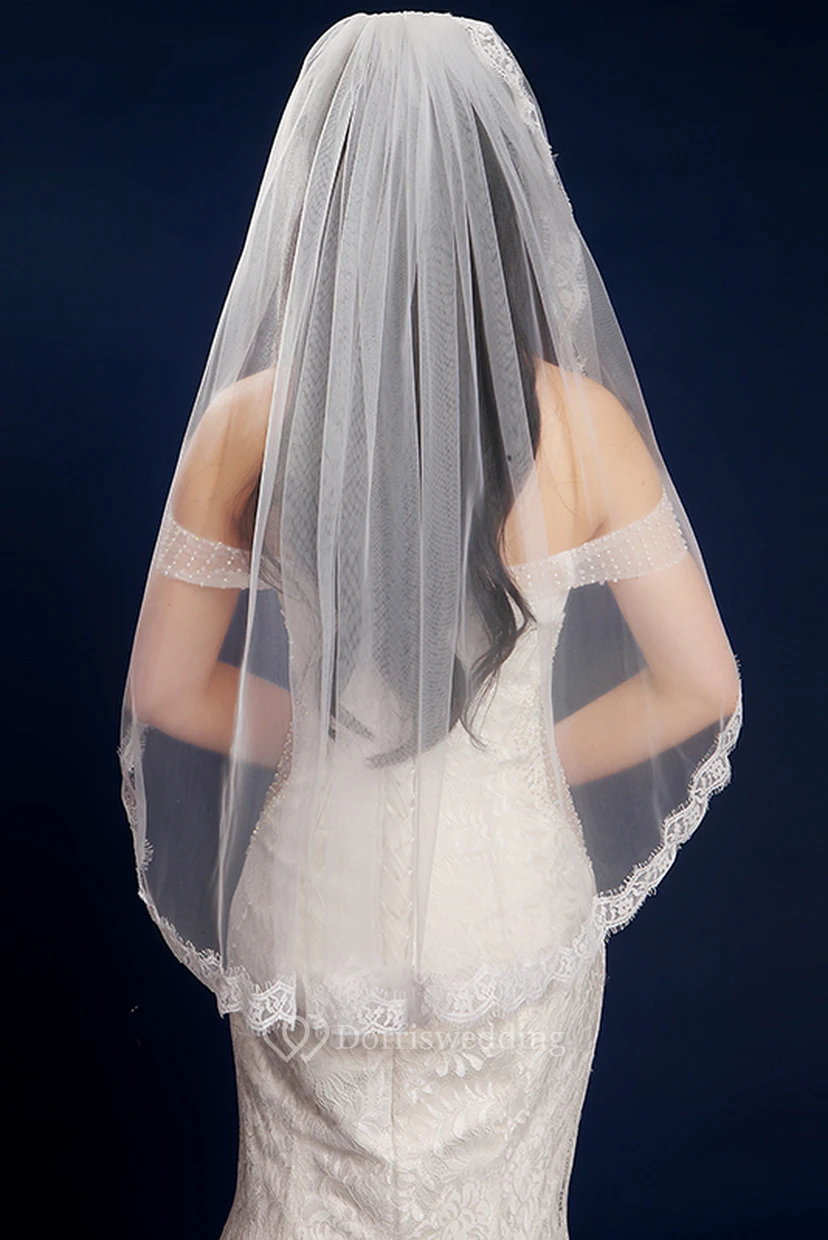 Simple Style Fingertip Short Tulle Wedding Veil with Lace Edge view 2