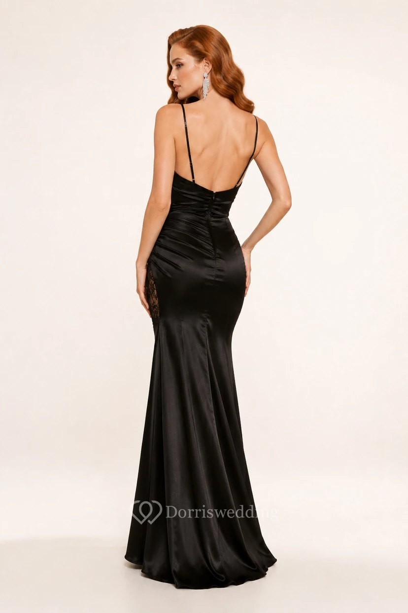 Vestido de fiesta negro de satén con tirantes finos y detalle de abertura de encaje. view 2