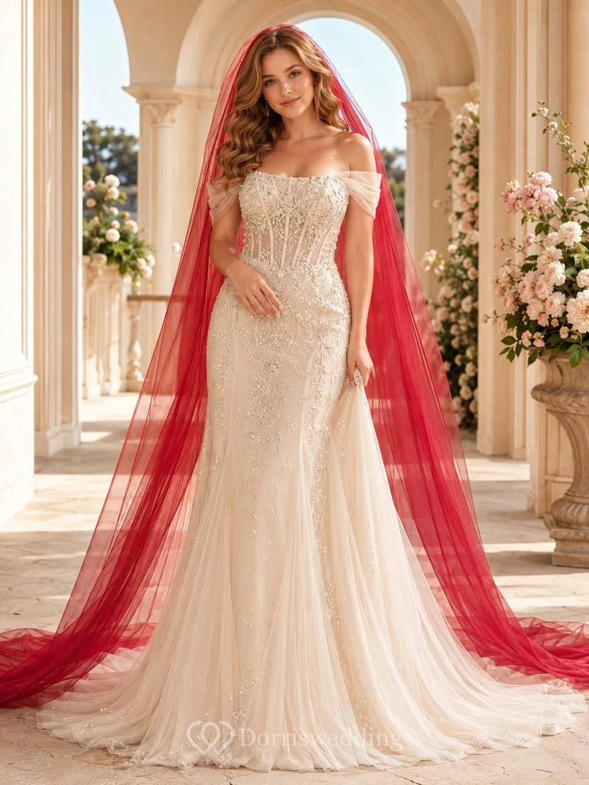 Vestido de novia clásico de encaje con cola larga y mangas cortas estilo sirena.