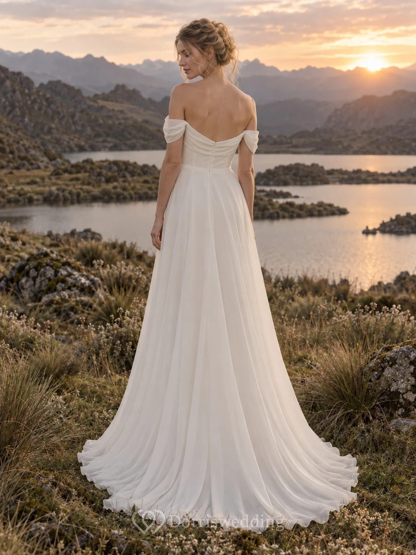 Sencillo vestido de novia de georgette con escote Bardot, corpiño drapeado y cola en línea A. view 2