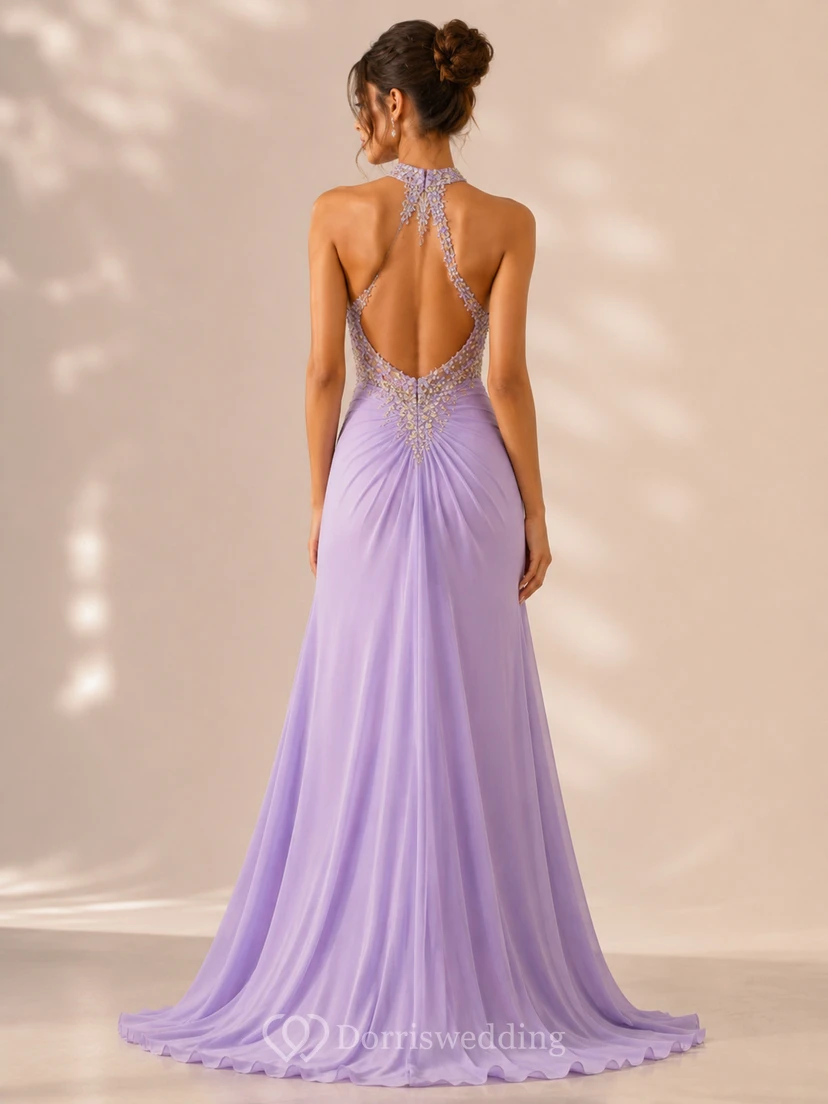Robe de soirée fourreau à col halter, sans manches et fendue sur le devant ornée de perles, longueur au sol view 2