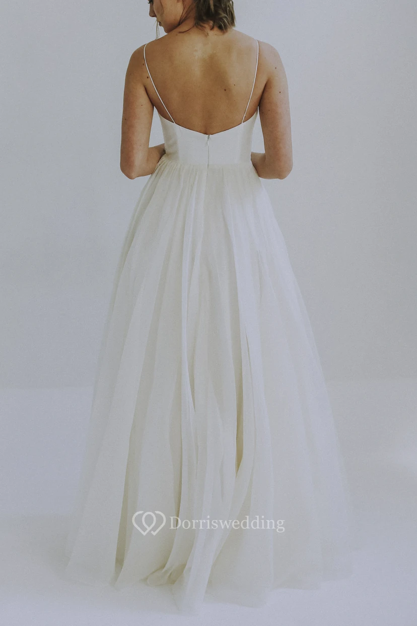Vestido de novia sexy de corte A con tirantes finos y tul. view 2