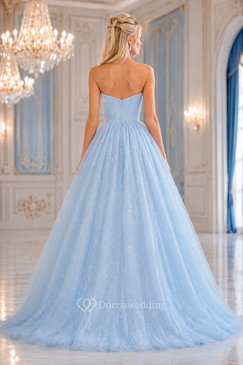 Vestido de fiesta de gala azul cielo sin tirantes de tul brillante con corpiño de escote corazón. view 2