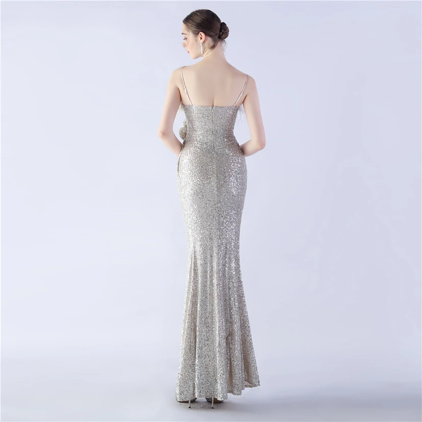 Vestido de noche de alta gama para bodas, con flores y detalles de plumas de avestruz. view 42