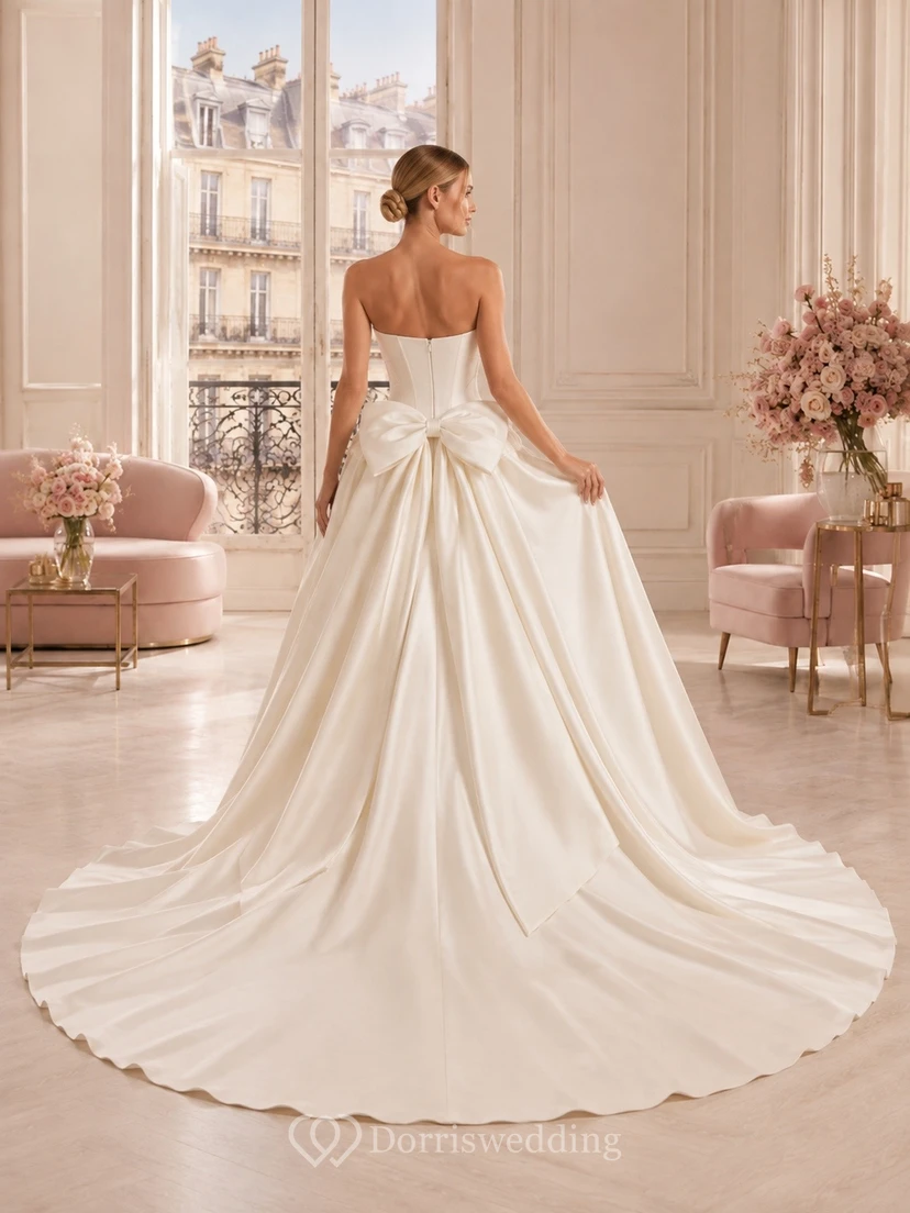 Vestido de novia romántico de satén blanco sin tirantes con lazo view 2