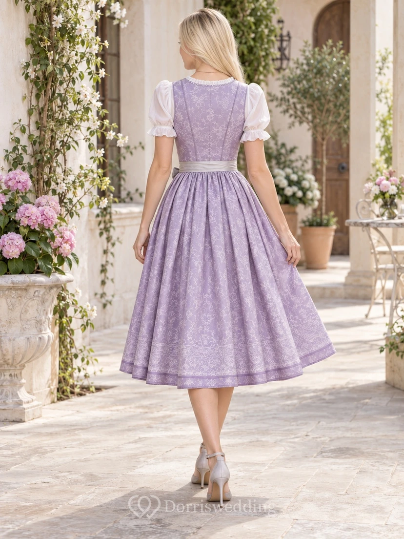 Robe Dirndl vintage champêtre lavande à manches bouffantes et tablier argenté view 2