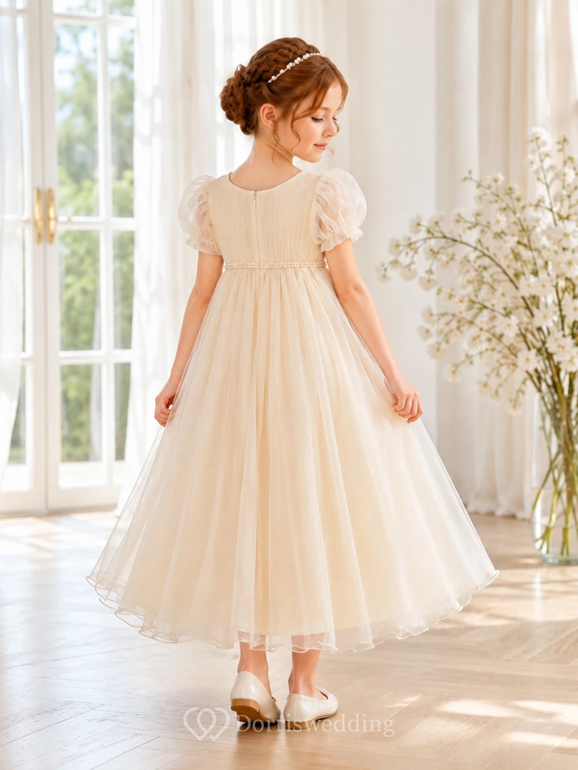 Klassisches A-Linien-Kleid aus Tüll mit Schleife für Blumenmädchen, kurzen Ärmeln, Rundhalsausschnitt, wadenlangem Rock und Schleifendetail. view 2