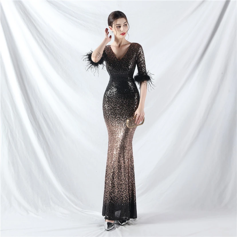 Robe de soirée artisanale à manches longues ornée de plumes d'autruche et de perles dégradées view 45