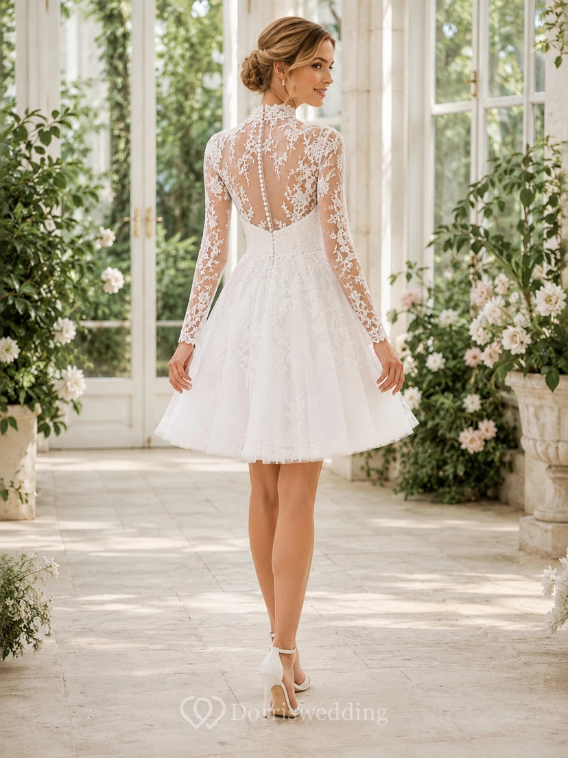 Vestido de novia romántico corto de cuello alto y manga larga con botones de encaje en la espalda, ideal para bodas en el jardín. view 2
