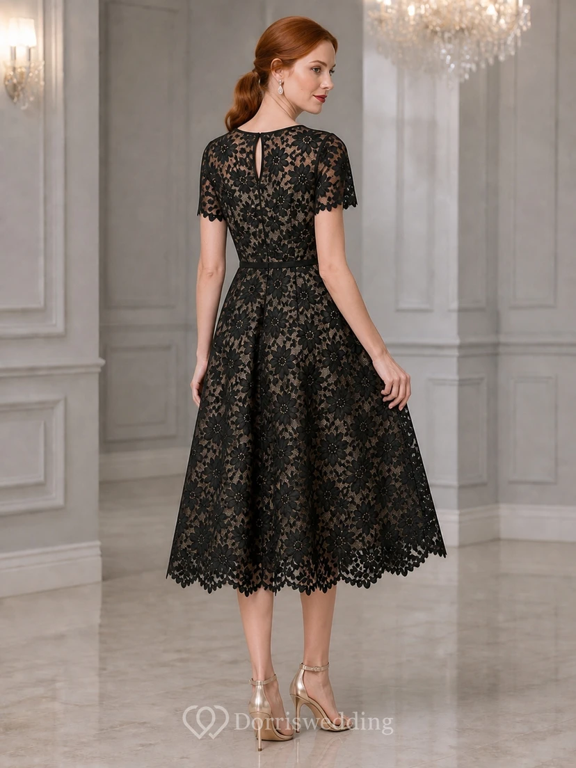 Robe de mère vintage noire en dentelle modeste, manches courtes, longueur thé, coupe trapèze view 2