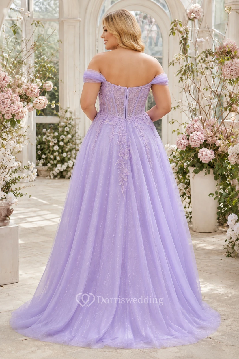 Vestido de fiesta de tul color lavanda de talla grande, corte A con hombros descubiertos y abertura, ideal para la noche de graduación y eventos formales de recepción. view 2