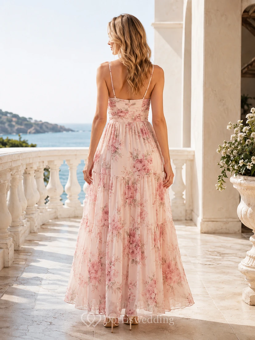 Robe de bienvenue en tulle à fines bretelles et décolleté cœur, ornée de fleurs rose poudré et arrivant à la cheville, coupe trapèze, à bretelles spaghetti et bustier cœur. view 2