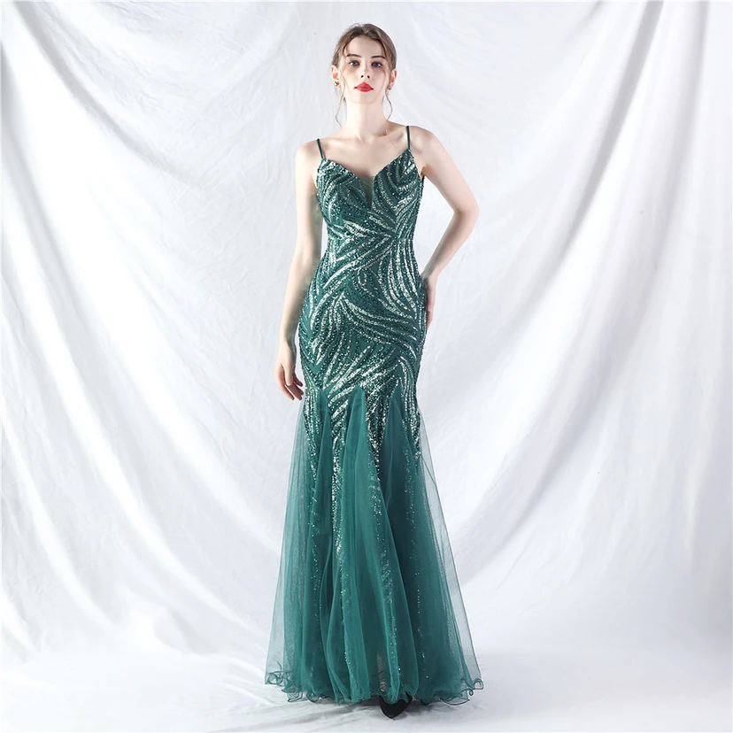 Paillettenbesetztes Abendkleid aus Netzstoff und Trägern view 10