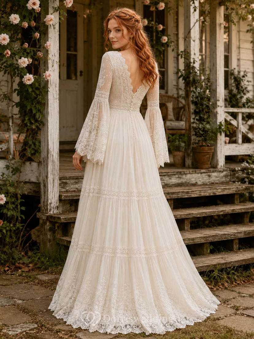 Brautkleid im Landhausstil mit gestuften Glockenärmeln und A-Linien-Schnitt aus Spitze view 2