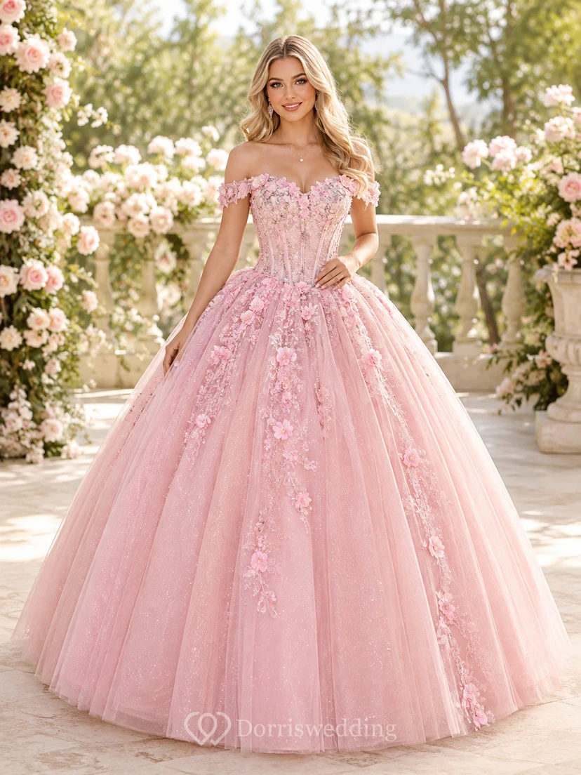 Vestido de gala largo hasta el suelo de tul con apliques florales y hombros descubiertos, color rosa rubor, estilo princesa, ideal para quinceañeras, graduaciones y eventos formales.